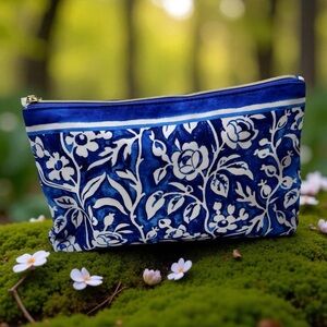 Estée Lauder Floral Blue and White Women's Clutch